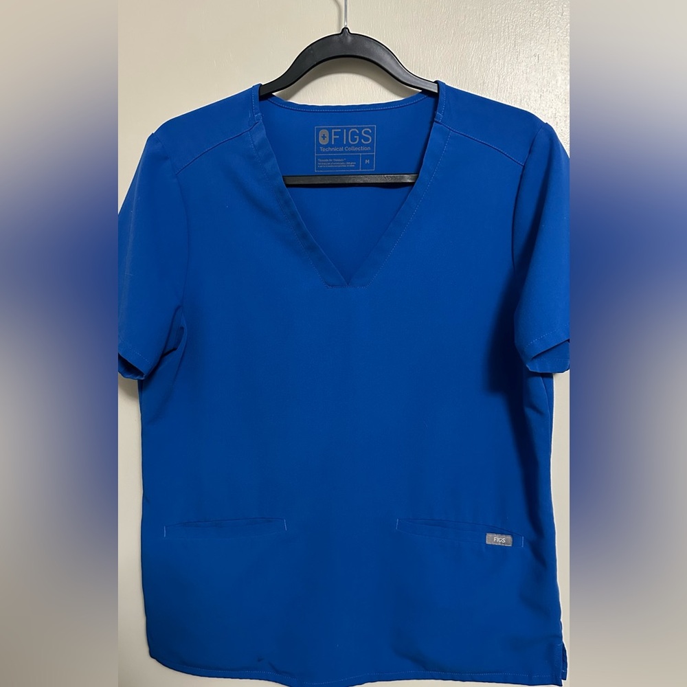 FIGS- Casma Three-Pocket Scrub Top™ MED/NAVY